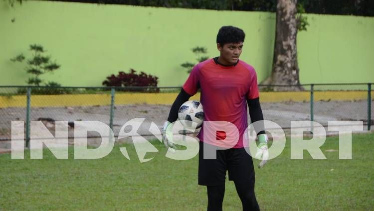 Klub Liga 2 2020, PSMS Medan, telah memasang strategi andai kiper muda mereka, Muhammad Adi Satryo, terpilih dalam skuat Timnas Indonesia U-19. Copyright: © Aldi Aulia Anwar/INDOSPORT