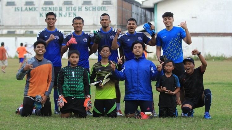 Goal Keeper School Indonesia (GSI) mulai menjalankan misinya untuk mengorbitkan para penjaga gawang andal di Malang Raya, dimulai dengan mengasah kemampuan 5 siswanya. Copyright: &copy; Dokumentasi GSI