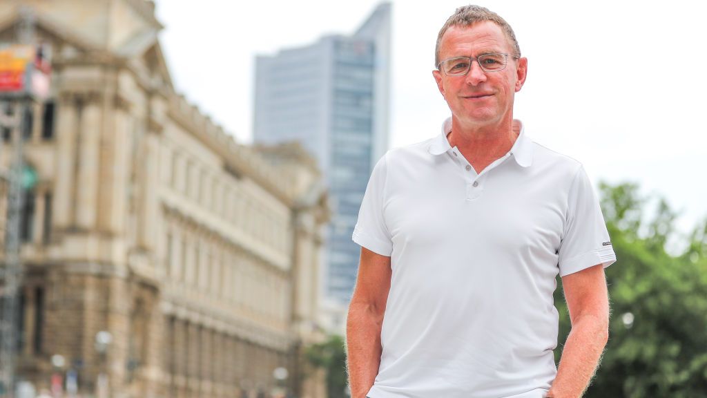 Mantan calon pelatih AC Milan, Ralf Rangnick menggegerkan publik setelah dilaporkan mengakhiri kontraknya dengan Red Bull. Copyright: © Jan Woitas/picture alliance via Getty Images