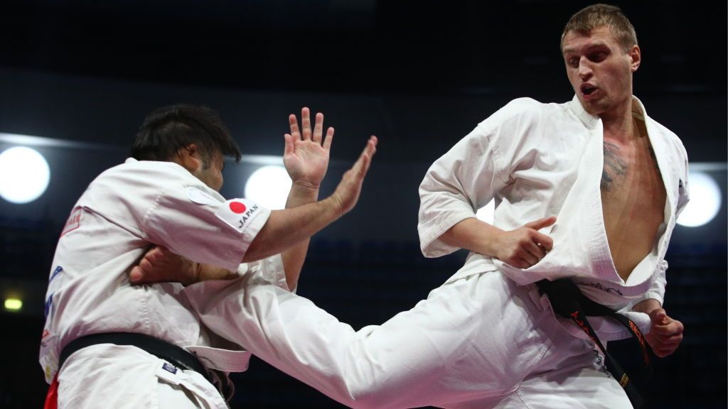 Atlet karate Rusia, Alexei Rygin (kanan) saat melawan Yuhei Ashitaka di tahun 2019 Copyright: © Sergei Bobylev\TASS via Getty Images