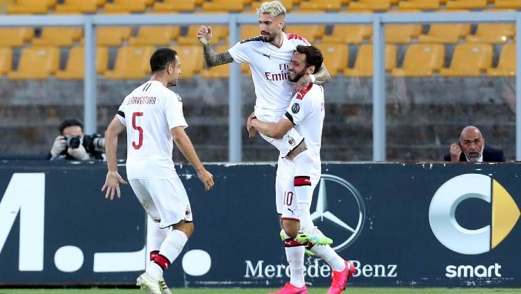 Samu Castillejo merayakan golnya pada pertandingan Serie A antara Lecce vs AC Milan, Selasa (23/06/20) dini hari WIB. Copyright: © Maurizio Lagana / Getty Images