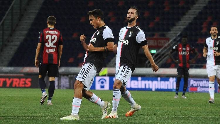 Paulo Dybala merayakan golnya pada pertandingan Serie A Italia antara Bologna vs Juventus, Selasa (23/06/20) dini hari WIB. Copyright: © Mario Carlini / Iguana Press / Getty Images