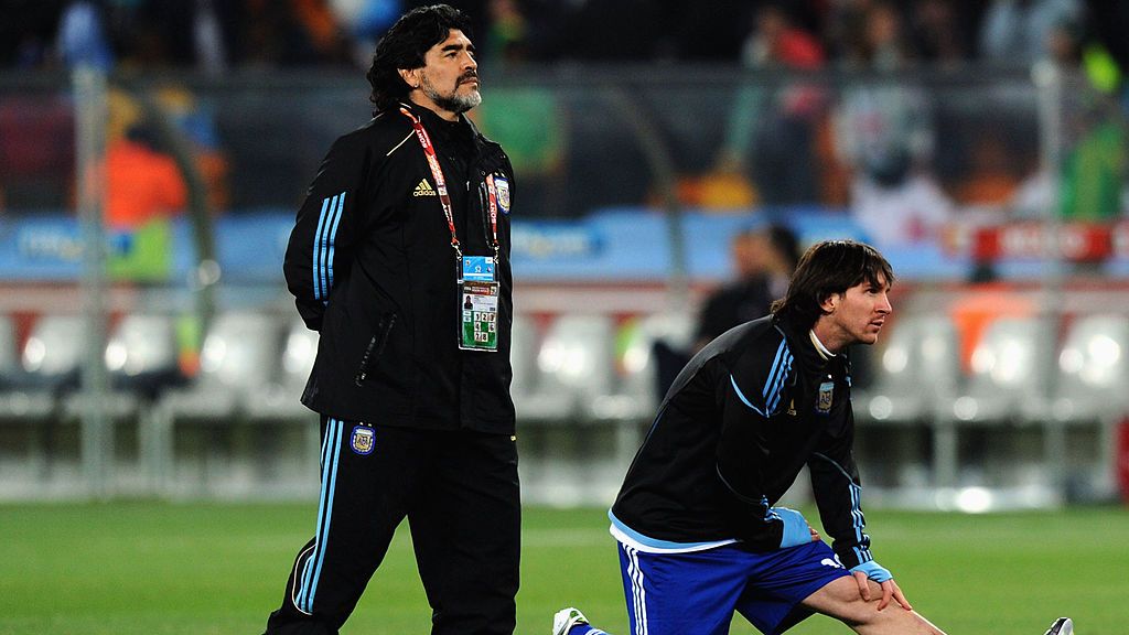 Diego Maradona dan Lionel Messi di Piala Dunia 2010 Copyright: © Stanley Chou/Getty Images