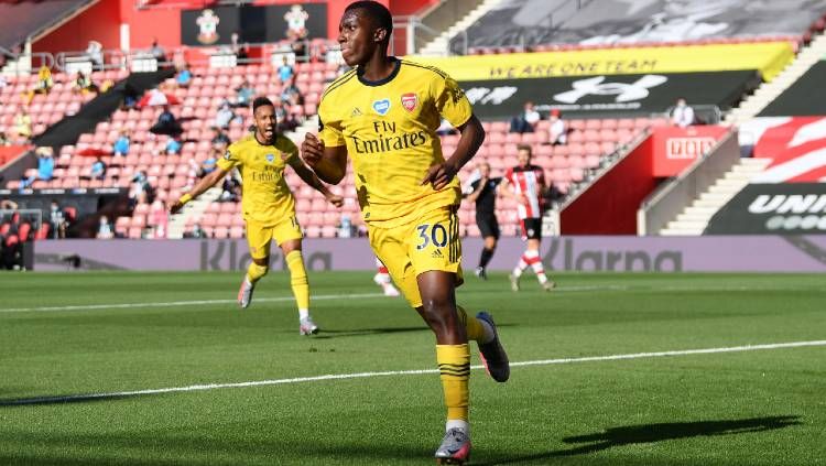 Eddie Nketiah merayakan golnya pada pertandingan Liga Inggris antara Southampton vs Arsenal, Jumat (26/06/20). Copyright: © Mike Hewitt/Getty Images