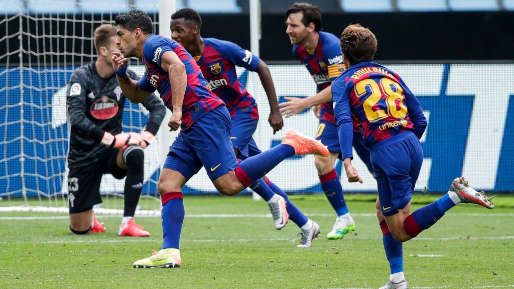 Skuat Barcelona merayakan golnya ke gawang Celta Vigo Copyright: © David S. Bustamante/Soccrates/Getty Images