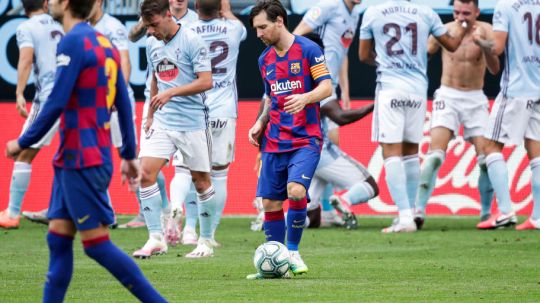 Lionel Messi di antara selebrasi pemain Celta Vigo usai menggagalkan kemenangan Barcelona Copyright: © David S. Bustamante/Soccrates/Getty Images