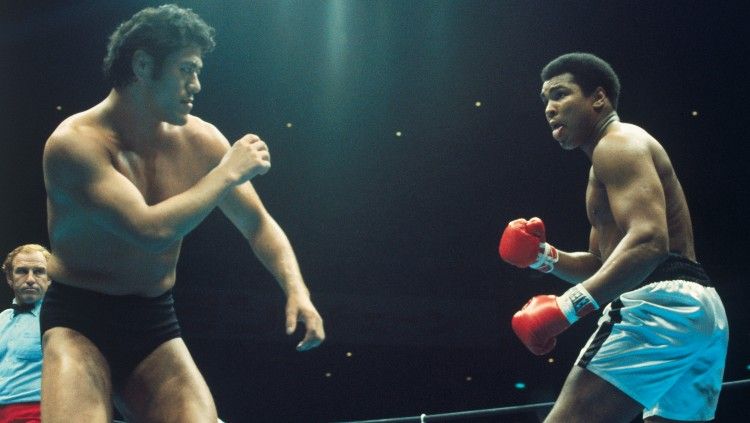 Antonio Inoki ketika bertarung melawan Muhammad Ali. Copyright: © Bettmann/GETTY IMAGES