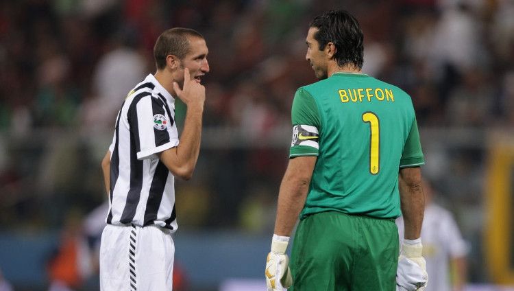 Dua pemain Juventus Giorgio Chiellini (kiri) dan Gianluigi Buffon (kanan). Copyright: © juventus.com
