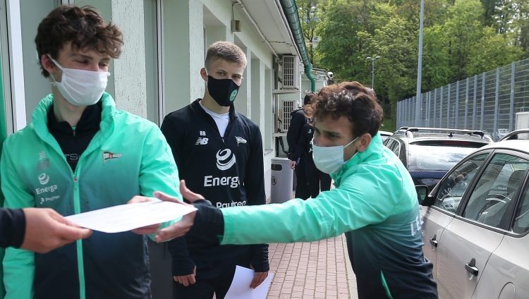 Tim yang dibela Egy Maulana Vikri, Lechia Gdansk, terpaksa harus menunda pemusatan pelatihan (TC) setelah satu pemainnya terdeteksi positif virus corona. Copyright: © lechia.pl