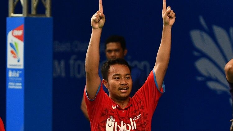 Sedang jalani persiapan di Badminton Asia Championship 2022, foto Rehan Naufal Kusharjanto yang diunggah PBSI, malah dibilang netizen mirip artis Vicky Prasetyo. Copyright: © Robertus Pudyanto/Getty Images