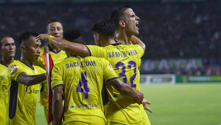 Selebrasi pemain Persik Kediri usai mencetak gol. Copyright: © Media Officer