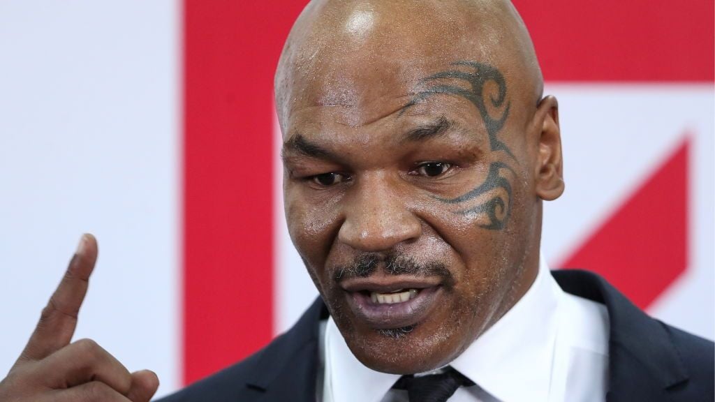 Mike Tyson mendapat peringatan dari Anthony Joshua jelang laga comeback-nya lawan Roy Jones Jr. Copyright: © Valery Sharifulin\TASS via Getty Images