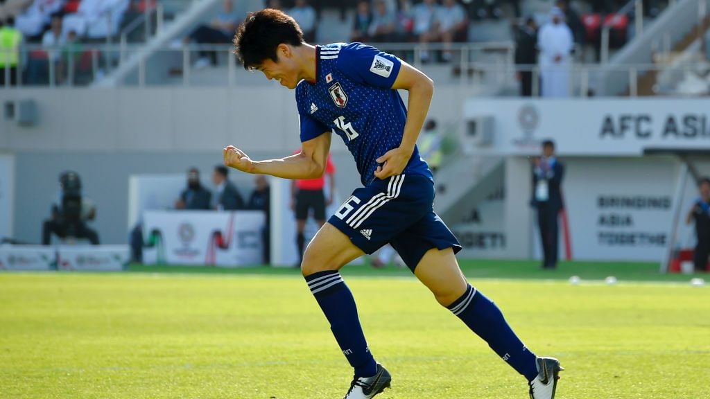 Takehiro Tomiyasu, bek Jepang yang diincar Tottenham Hotspur. Copyright: © Koki Nagahama/Getty Images