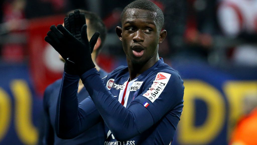 Klub sepak bola Serie A Italia, AC Milan kena tikung Bayern Munchen yang berhasil merekrut Tanguy Kouassi dari Paris-Saint Germain (PSG). Copyright: © Jean Catuffe/Getty Images