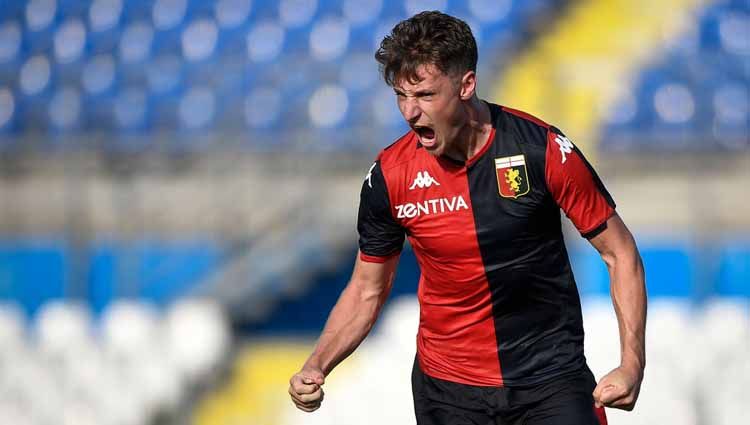 Inter Milan akhirnya resmi mendatangkan penyerang baru di bursa transfer ini setelah mendatangkan kembali Andrea Pinamonti dari Genoa. Copyright: © Nicolò Campo/LightRocket via Getty Images