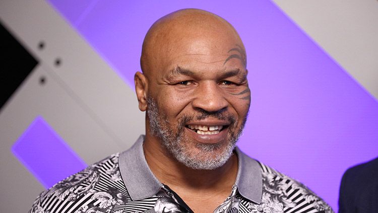 Mike Tyson mengaku anak-anaknya melarang dirinya bertanding tinju dengan Roy Jones Jr. Copyright: © Donald Kravitz/Getty Images