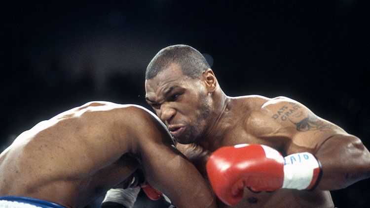 Mike Tyson siap mati ketika lakoni laga tinju amal lawan Roy Jones Jr dalam waktu dekat. Copyright: © Focus On Sport/Getty Images