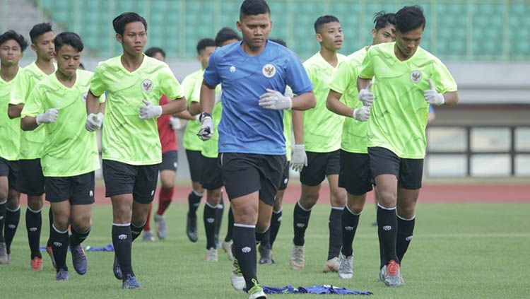 Para pemain Timnas Indonesia U-16 dilaporkan menjalani sesi gym hotel tempat tim menginap. Copyright: © media pssi