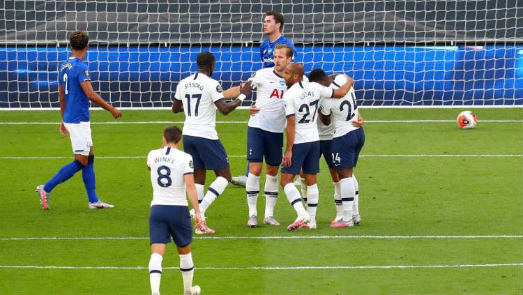 Perayaan gol Harry Kane dkk. di laga pekan ke-33 Liga Inggris antara Tottenham Hotspur vs Everton. Copyright: © Catherine Ivill/Getty Images