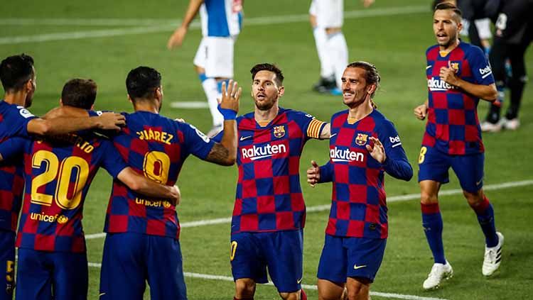 Sebelum bergulirnya LaLiga Spanyol 2020-2021, Barcelona belum sembuh dari krisis? Copyright: © Messi dan kawan kawan berselebrasi setelah mencetak gol ke gawang Espanyol.
