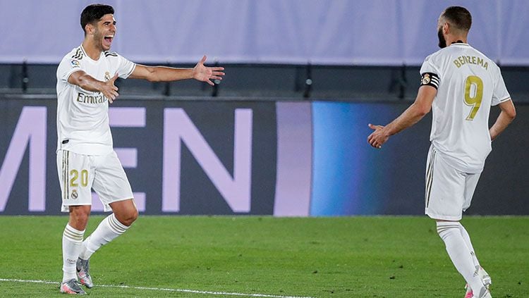 Marco Asensio merayakan gol-nya bersama Karim Benzema, yang memberinya Assist Copyright: © Soccrates Images/Getty Images