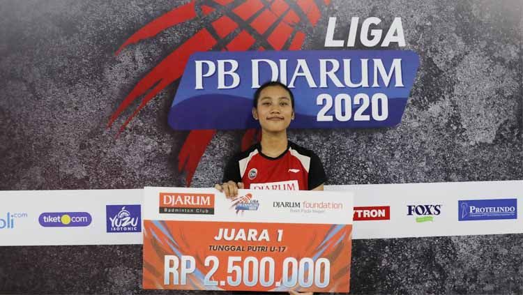 Pebulutangkis muda berusia 14 tahun, mampu mengalahkan seniornya di nomor tunggal putri dalam rangkaian Liga PB Djarum 2020. Copyright: © Humas PB Djarum