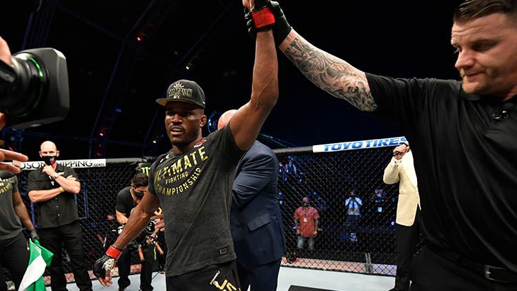 Kamaru Usman dari Nigeria merayakan kemenangannya atas Jorge Masvidal dalam pertarungan kejuaraan kelas welter UFC Copyright: © Jeff Bottari/Zuffa LLC via Getty Images