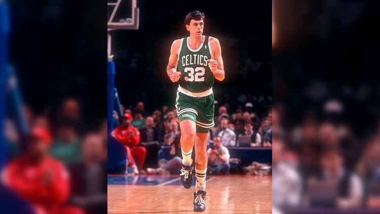 Kevin Edward McHale merupakan salah satu legenda Boston Celtics. Punya tangan dan kaki yang panjang, McHale merupakan pemain yang membawa kesuksesan. Copyright: © Getty Images