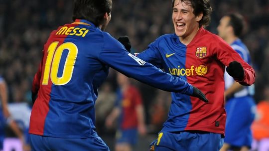 Lionel Messi dan Bojan Krkic saat masih bermain bersama di Barcelona era 2009. Copyright: © Barcelona