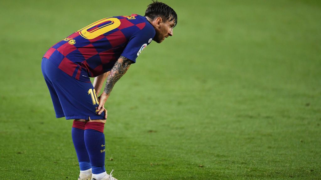 Tanpa mau menyakiti klub, Lionel Messi akhirnya memutuskan untuk bertahan di Barcelona, meski hati berkata dirinya harus pergi di bursa transfer musim panas ini Copyright: © David Ramos/Getty Images