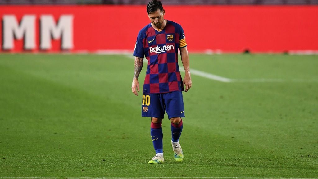 Lionel Messi tertunduk lesu usai Barcelona dikalahkan Osasuna Copyright: © David Ramos/Getty Images