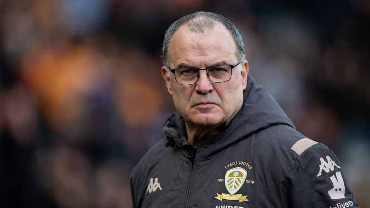 Keberhasilan Marcelo Bielsa membawa Leeds United promosi ke kasta tertinggi Liga Inggris membuat Pelatih Manchester City, Pep Guardiola, terkesan. Guardiola pun ta ragu memberikan pujian untuk kesuksesan Bielsa. Copyright: © Alex Dodd - CameraSport/Getty Images