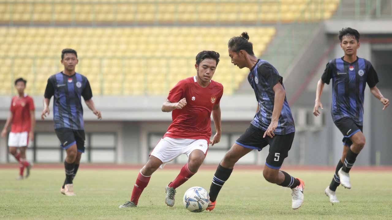 Laga uji coba antara Timnas Indonesia U-16 vs Askab Kabupaten Bekasi U-18 di Stadion Patriot Bekasi, Jumat  (24/07/20). Copyright: © Media PSSI