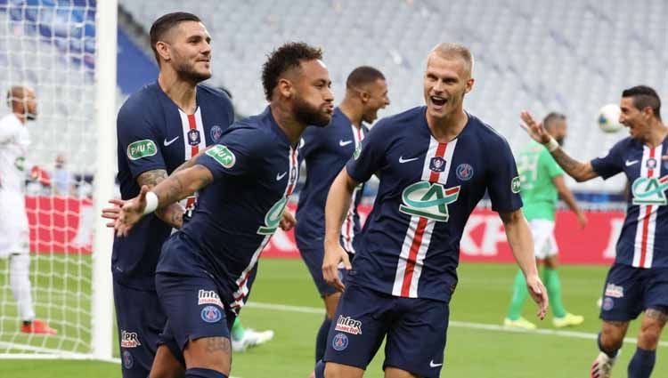 Selebrasi Neymar Jr bersama rekan setimnya usai mencetak gol di Coupe de France 2019-2020. Copyright: © Xavier Laine/Getty Images