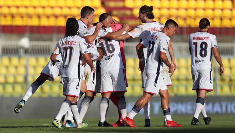 Selebrasi pemain FC Crotone, Alberto Gerbo usai mencetak gol mempromosikan di Liga Italia Serie B. Copyright: © Gabriele Maltinti/Getty Images for Lega Serie B