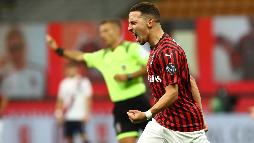 Klub Liga Italia (Serie A) AC Milan dibuat pusing tujuh keliling oleh Ismael Bennacer, pasalnya Bennacer tak kunjung meneken kontrak anyar. Copyright: © Marco Luzzani/Getty Images