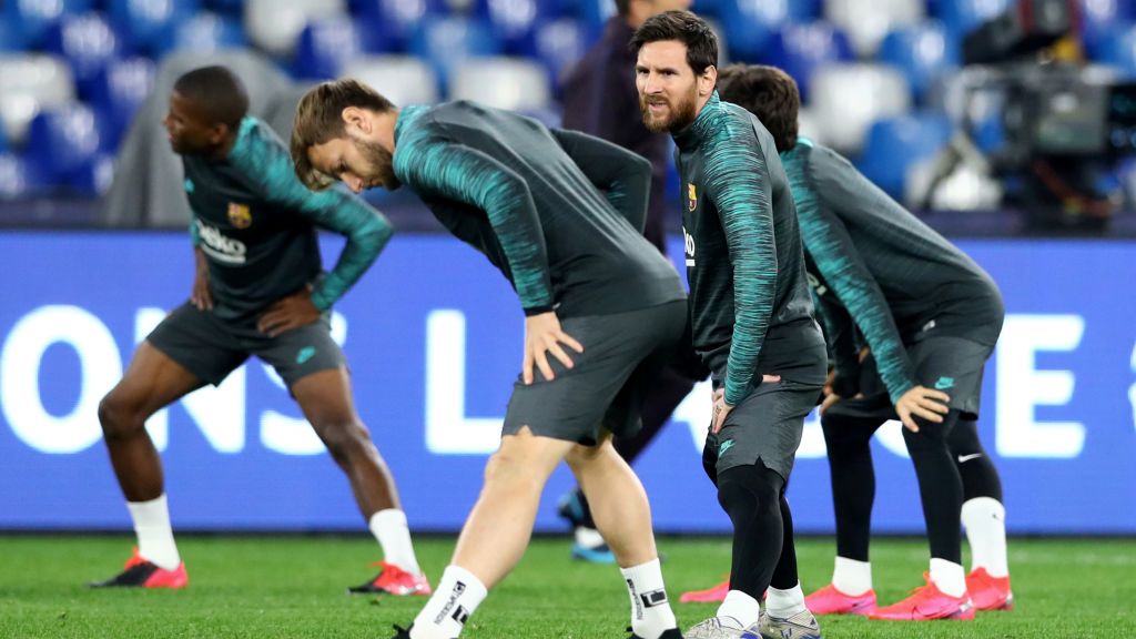 Barcelona dalam keadaan gawat darurat. Dikabarkan, rival abadi Real Madrid ini harus menggunakan lima pemain dari Barcelona B di Liga Champions. Copyright: &copy; Matteo Ciambelli/NurPhoto via Getty Images