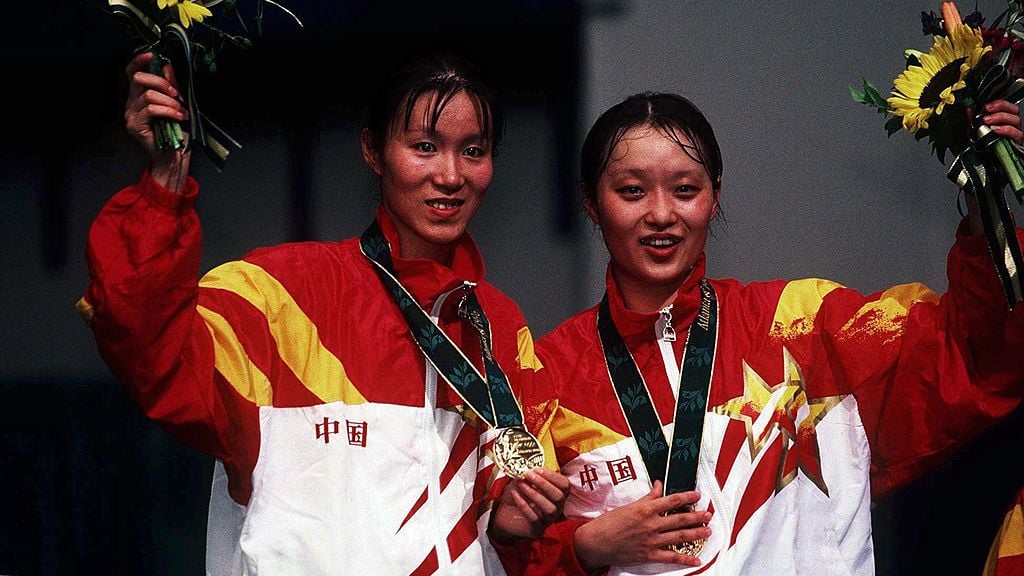 Pasangan ganda putri China, Ge Fei/Gu Jun yang sering kalahkan wakil Indonesia di final sukses buat Federasi Bulutangkis Dunia (BWF) terpana. Copyright: © Alexander Hassenstein/Bongarts/Getty Images