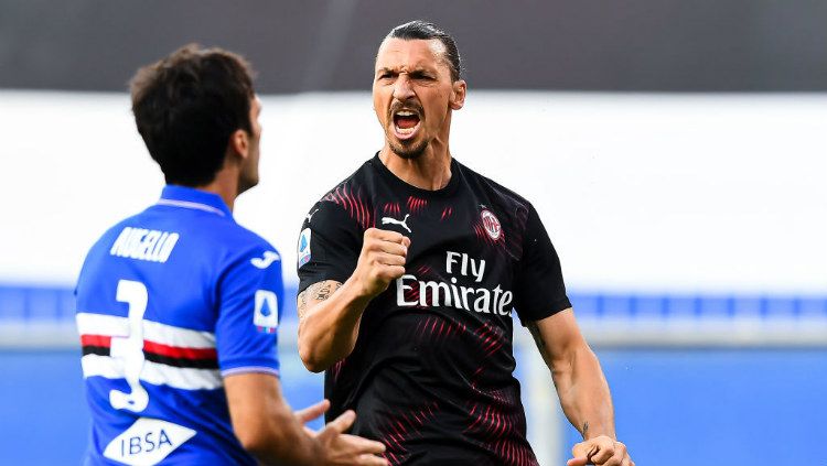 Zlatan Ibrahimovic tampil gemilang di laga Sampdoria vs AC Milan dalam pertandingan Serie A Italia musim lalu. Copyright: © Paolo Rattini/Getty Images