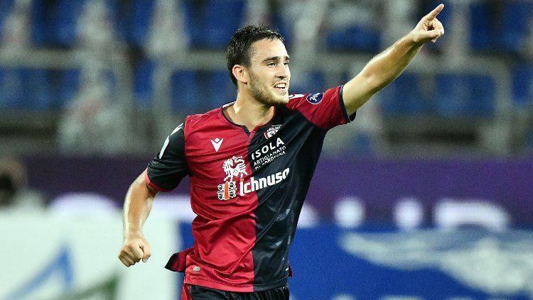 Pemain Cagliari, Luca Gagliano selebrasi usai mencetak gol ke gawang Juventus. Copyright: © Enrico Locci/Getty Images