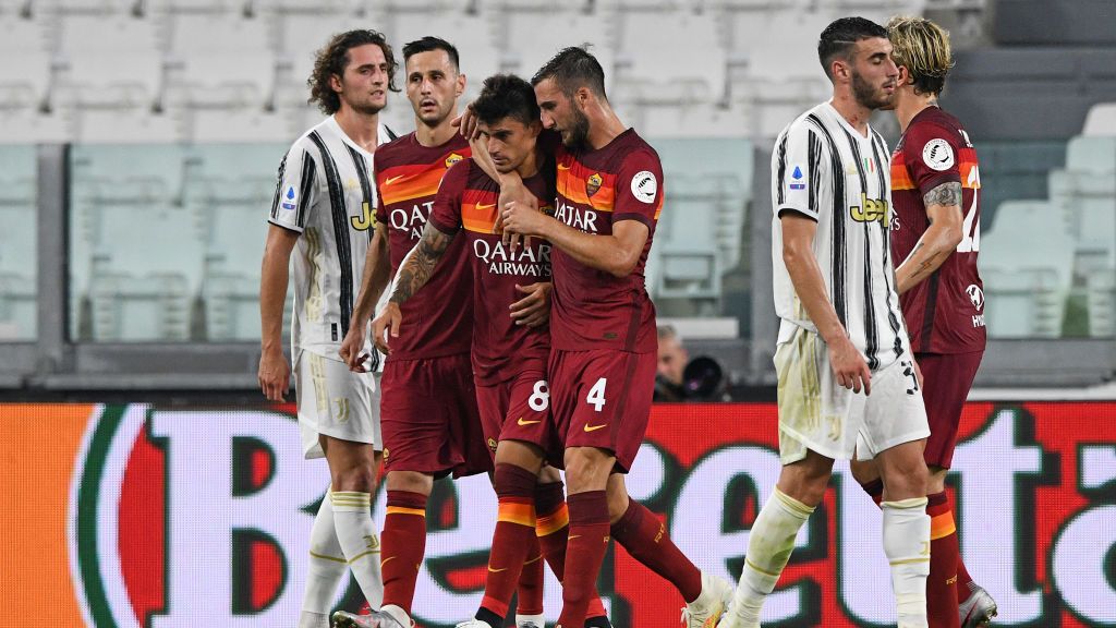 Selebrasi pemain AS Roma usai mencetak gol ke gawang Juventus Copyright: © Chris Ricco/Getty Images