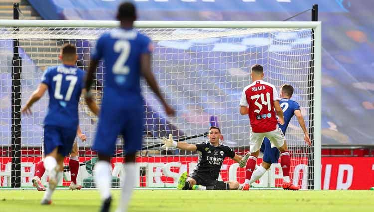 Christian Pulisic (Chelsea) saat mencetak gol pertama untuk timnya dalam laga final Piala FA Arsenal vs Chelsea. Copyright: © Catherine Ivill/Getty Images