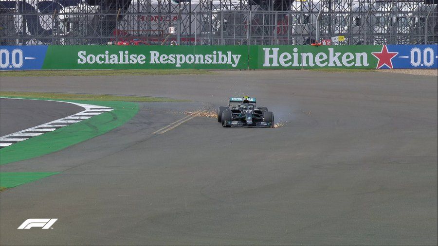 Bottas mengalami kecelakaan di lap ke-50 dalam F1 GP Silverstone Copyright: © twitter.com/F1