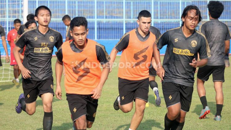 Latihan skuat Arema FC di Stadion Kanjuruhan, Malang beberapa waktu lalu. Copyright: © Ian Setiawan/INDOSPORT