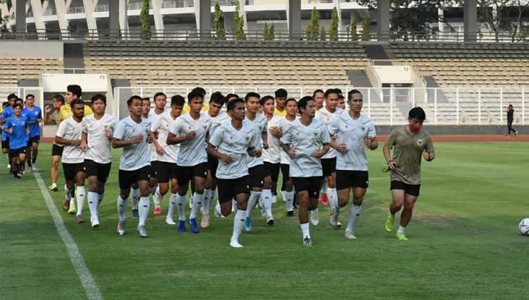 Pelatih Timnas Indonesia, Shin Tae-yong Akhirnya memanggil lima pemain baru untuk mengikuti pemusatan latihan (TC). Copyright: © PSSI