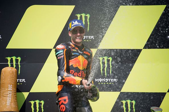 Selebrasi Brad Binder usai juara MotoGP Ceko Copyright: © (Photo by Mirco Lazzari gp/Getty Images)