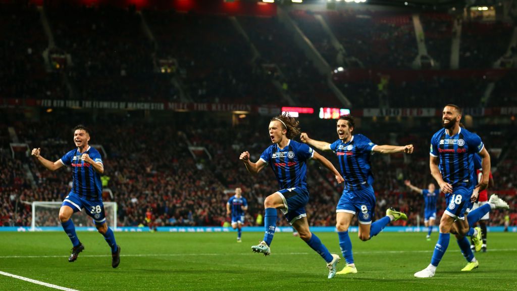 Luke Matheson (tengah) berselebrasi ucai mencetak gol ke gawang Manchester United Copyright: © Robbie Jay Barratt - AMA/Getty Images