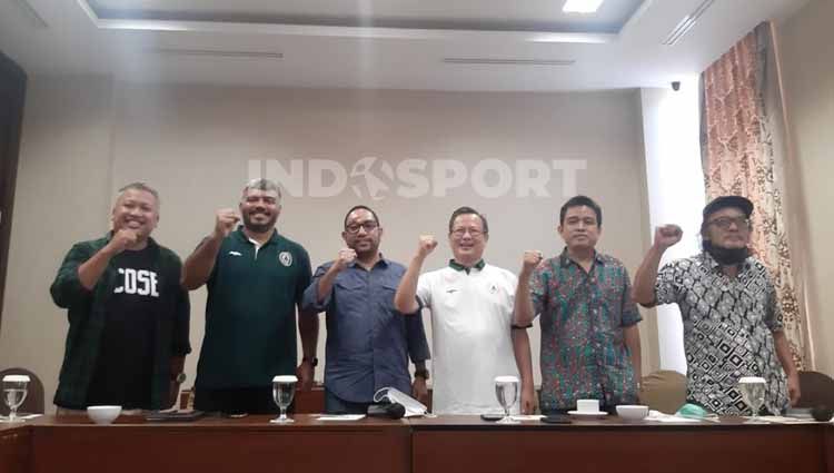 PT PSS memperkenalkan jajaran direksi terbaru kepada awak media di Hotel Grand Keisha, Sleman, Yogyakarta, Kamis (13/08/20). Copyright: © Ronald Seger Prabowo/INDOSPORTA