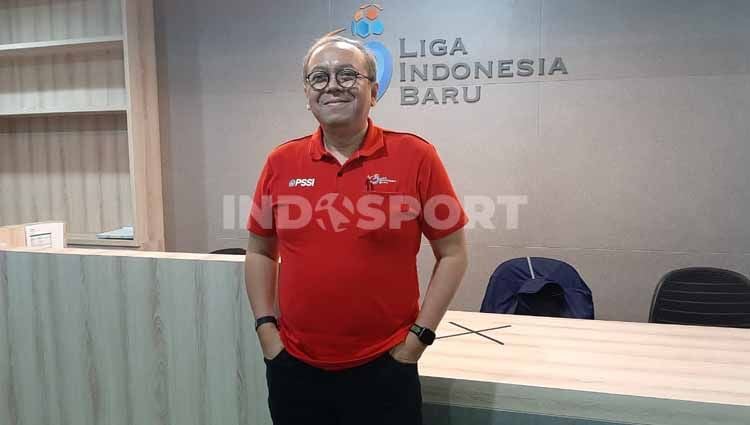 Akhmad Hadian Lukita selaku Dirut PT Liga Indonesia Baru (LIB) menyebut lanjutan BRI Liga 1 2021/2022 akan menggelar 9 pertandingan per pekan. Copyright: © Zainal Hasan/INDOSPORT