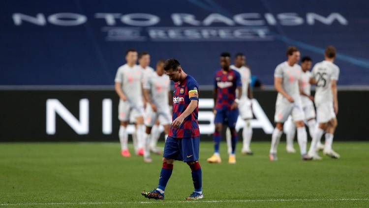 Lionel Messi tunjukkan reaksi ini ketika Barcelona dihabisi oleh Bayern Munchen di perempatfinal Liga Champions 2019-2020. Copyright: © Manu Fernandez/Pool via Getty Images